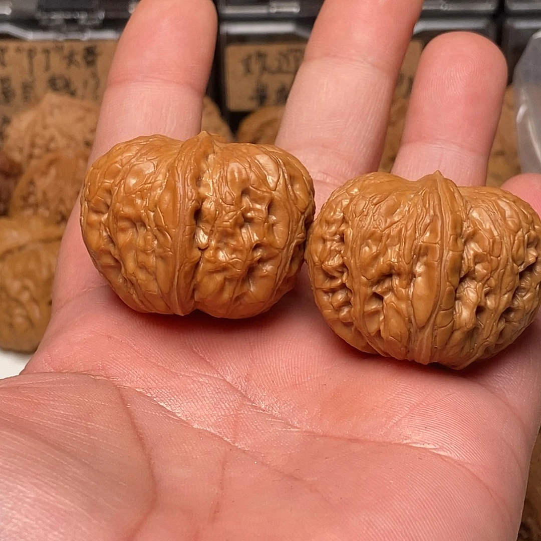 文玩核桃把件瞅**的元宝40