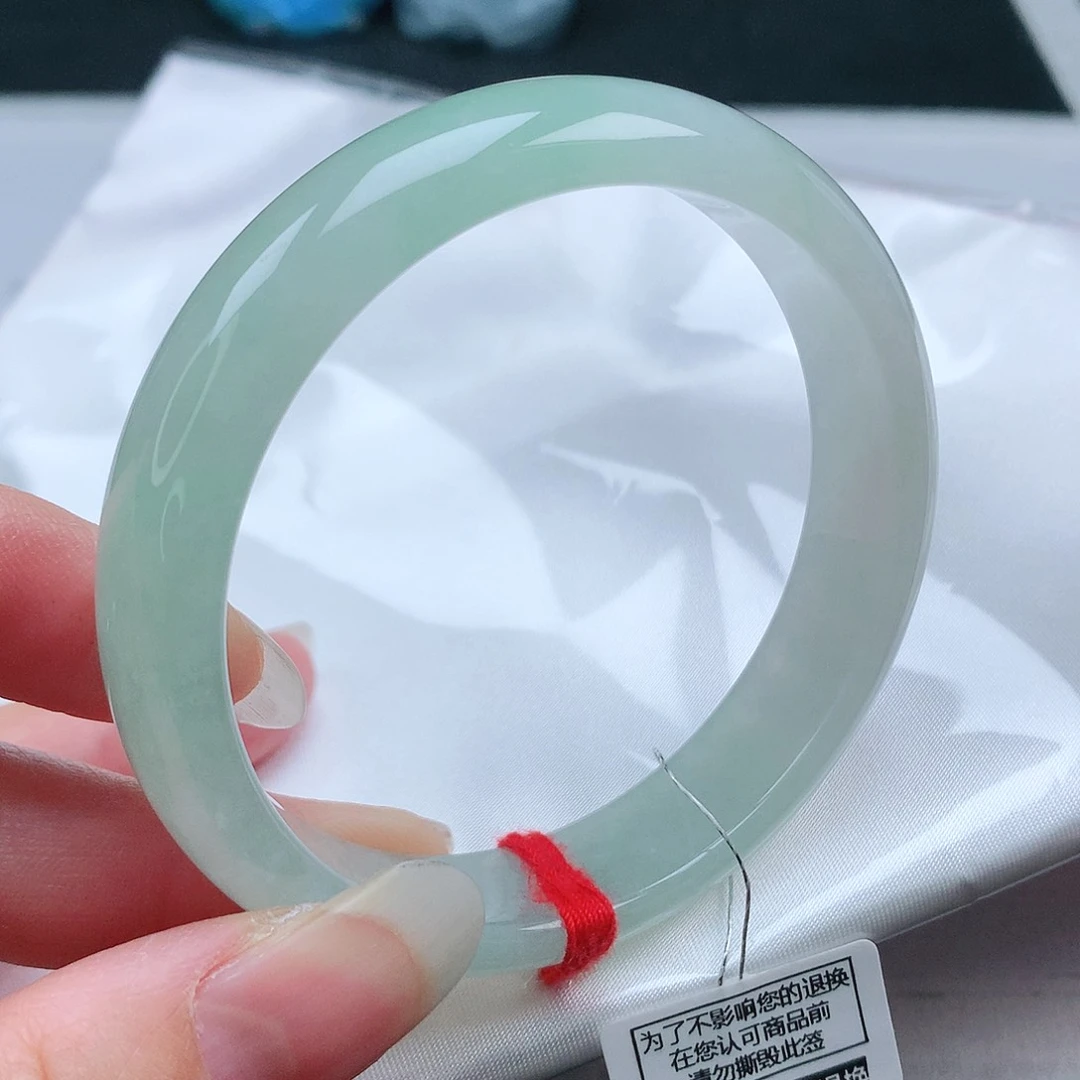 翡翠手镯未镶嵌58圈