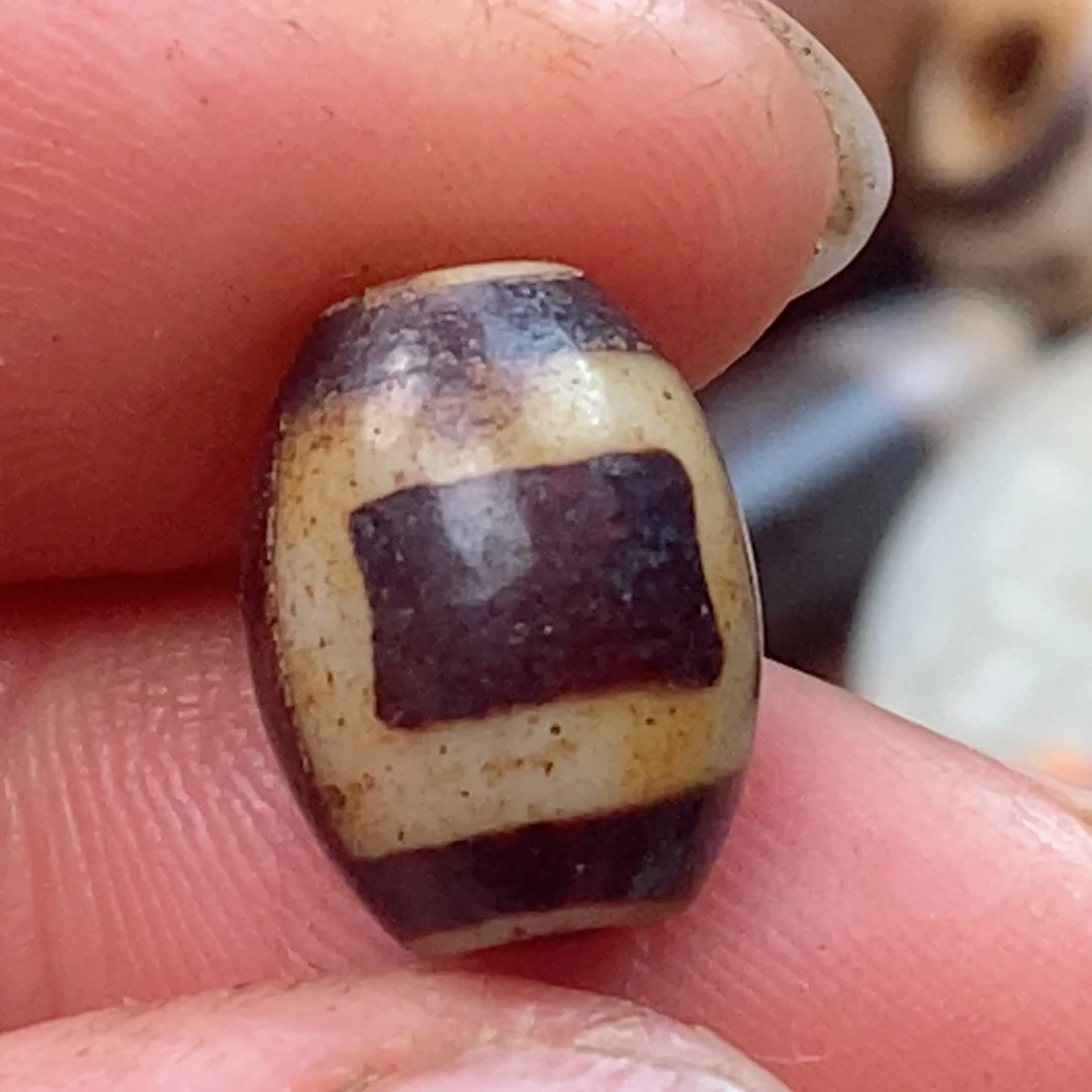 DIY琉璃珠子的颜色是蓝色的