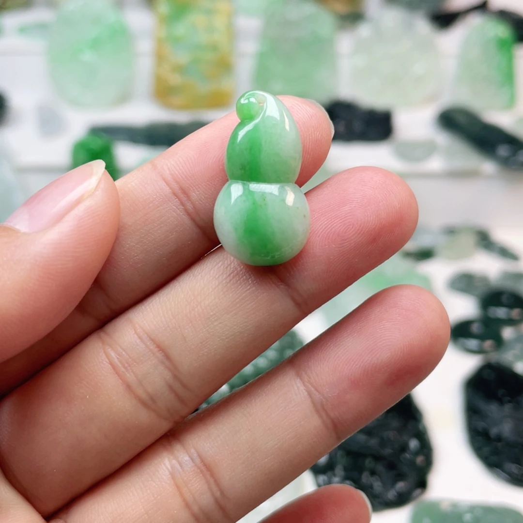 翡翠颈饰未镶嵌翡翠吊坠