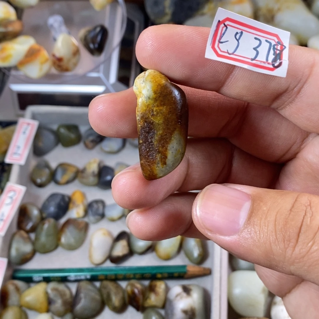 和田玉（糖玉）未镶嵌挂件