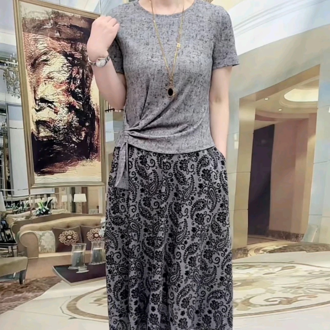 时尚新款小衫加裙子两件套装