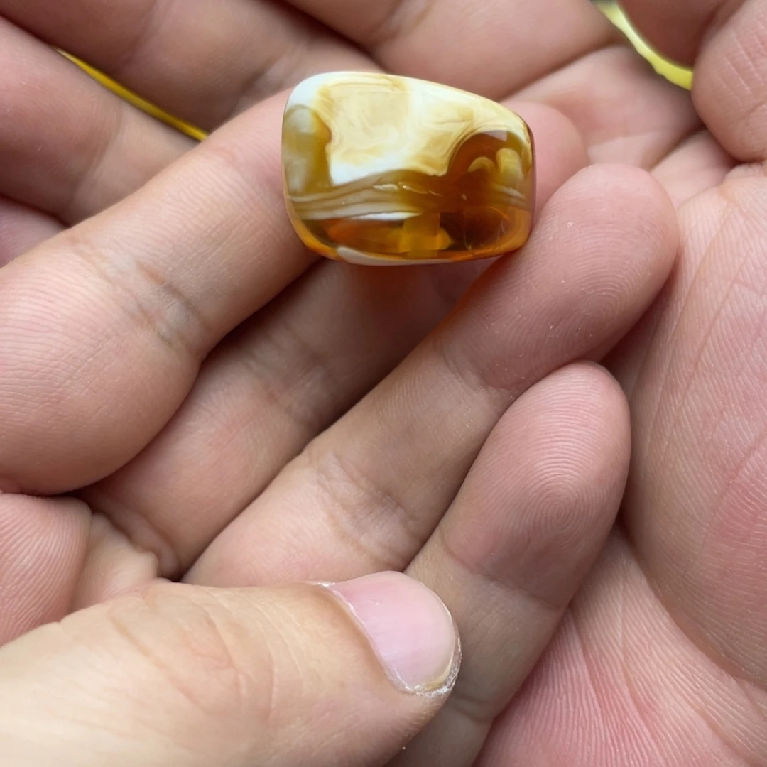琥珀未镶嵌颈饰琥珀蜜蜡
