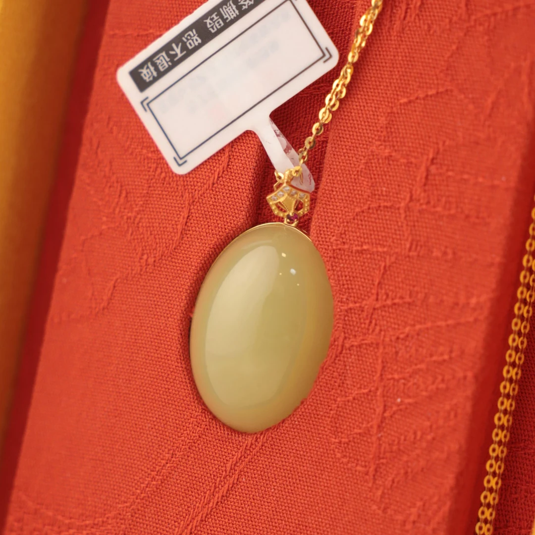 ZK5671二十世纪和田玉黄口蛋面吊坠