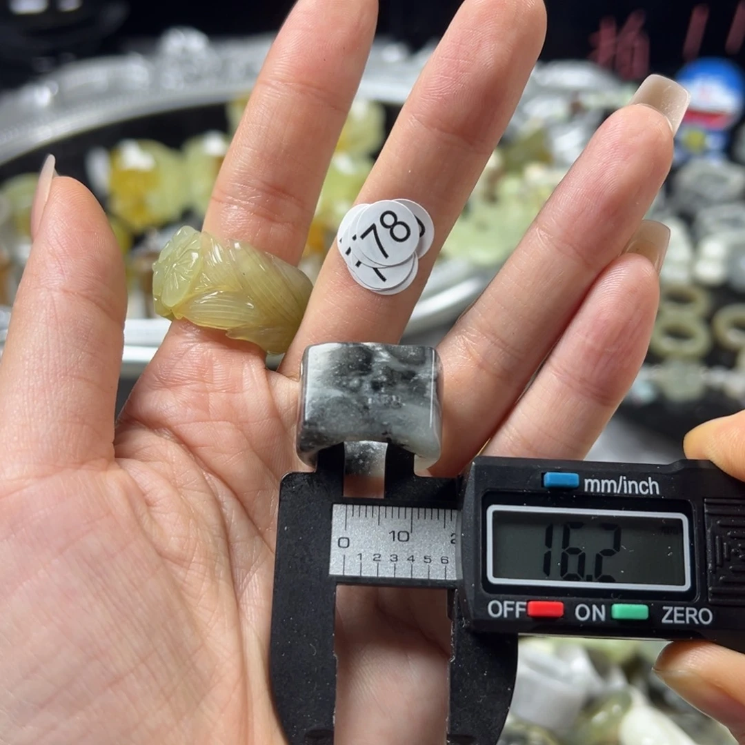 蛇纹石玉未镶嵌戒指