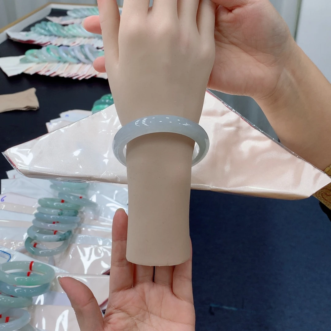 S***y翡翠未镶嵌手镯48小时