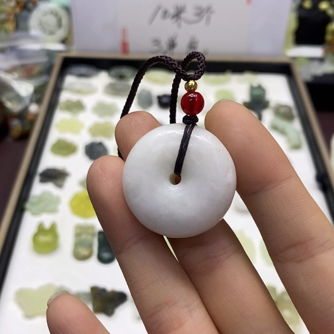 未镶嵌蛇纹石玉颈饰戴****猫
