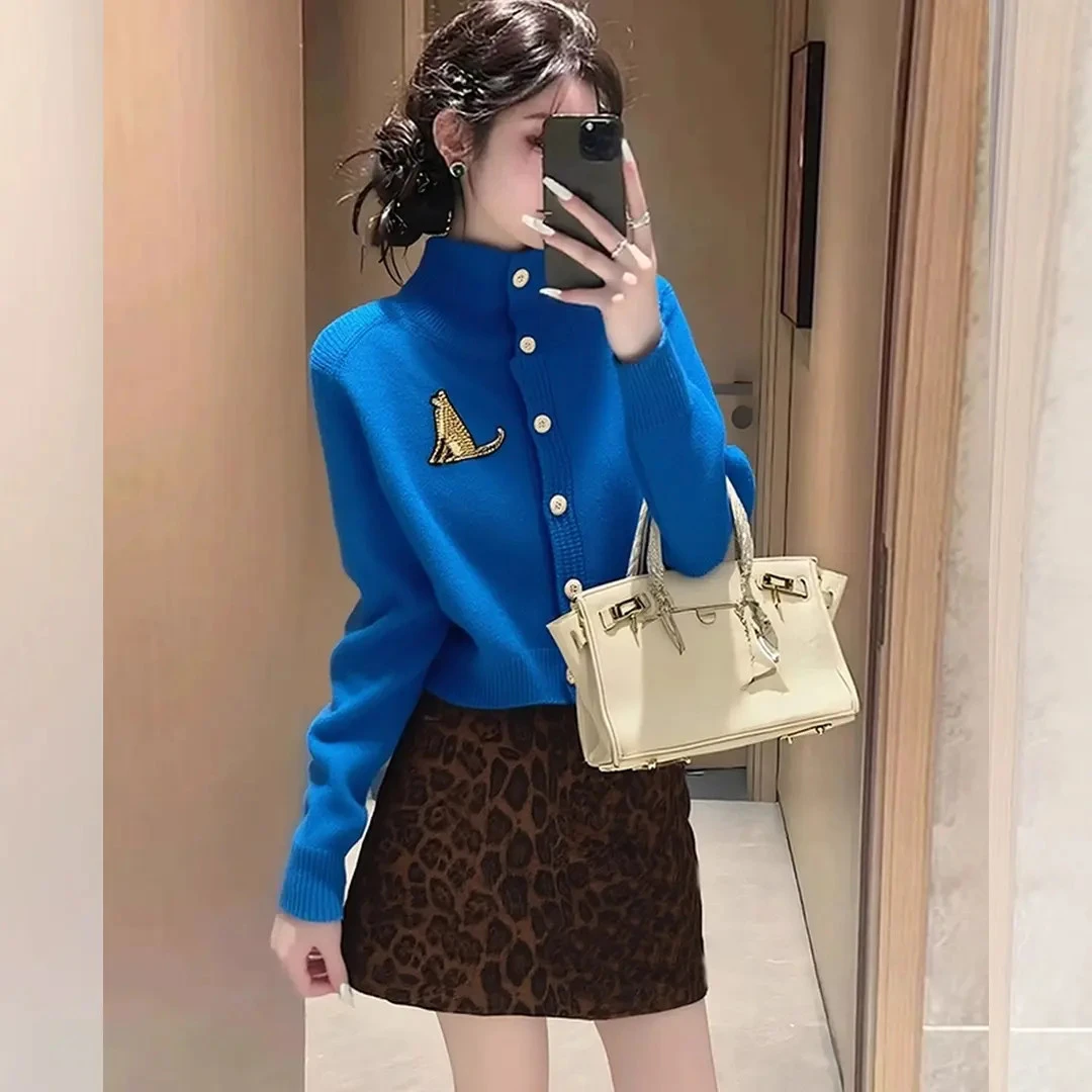 克莱因蓝色高领毛衣女冬季2025新款小刺绣超好看针织开衫外套上衣