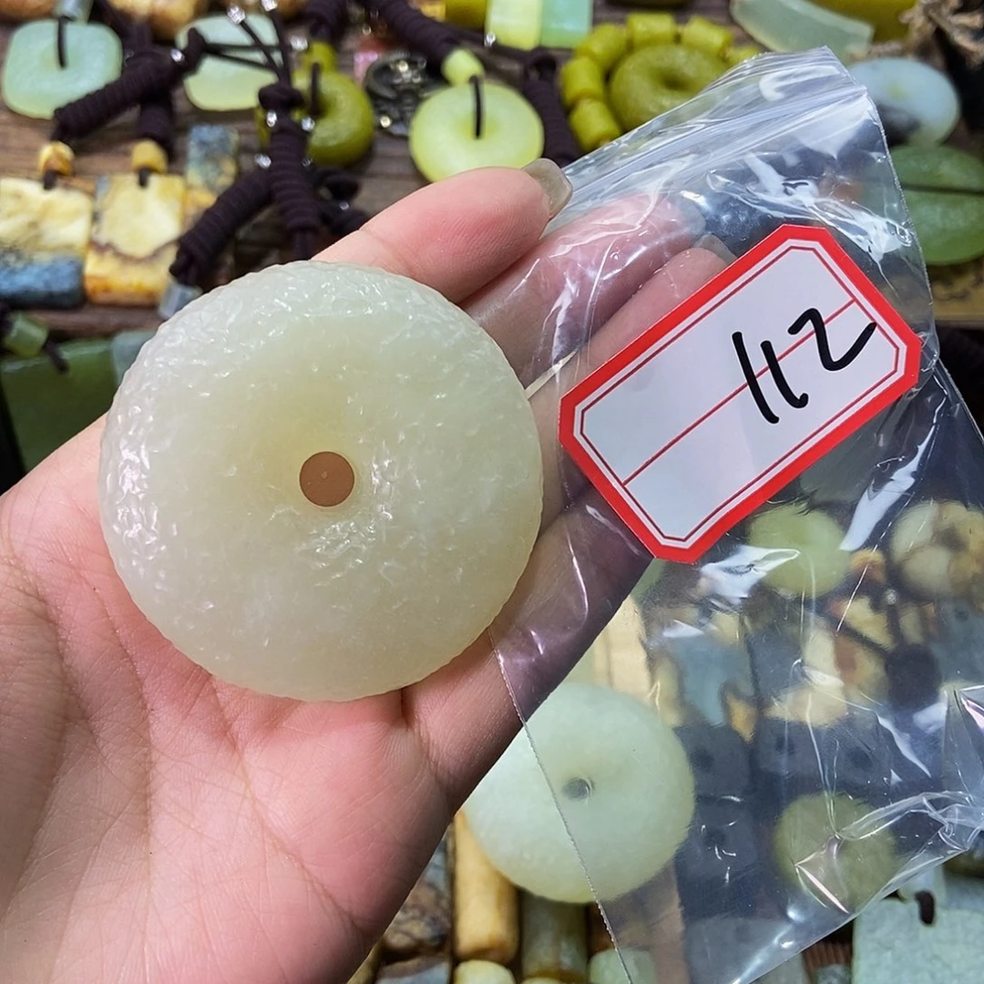 蛇纹石玉未镶嵌挂件