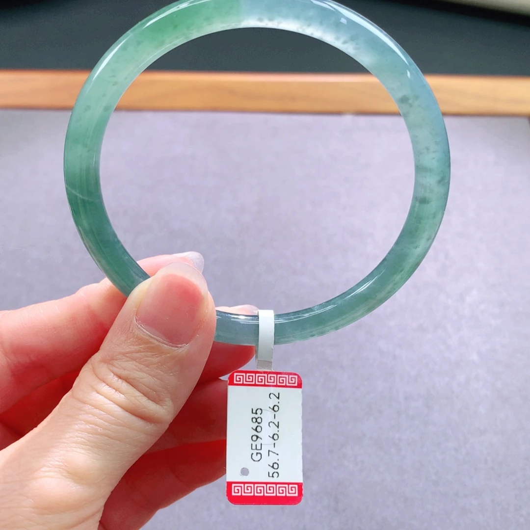 翡翠手镯未镶嵌天然翡翠手镯