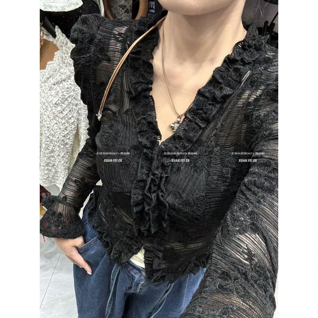 2025早秋时尚花边V领蕾丝衫气质百搭显瘦泡泡袖镂空修身设计女