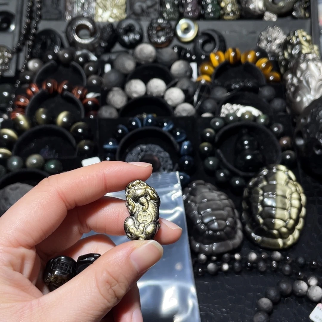 西***师黑曜岩未镶嵌珠宝奇石