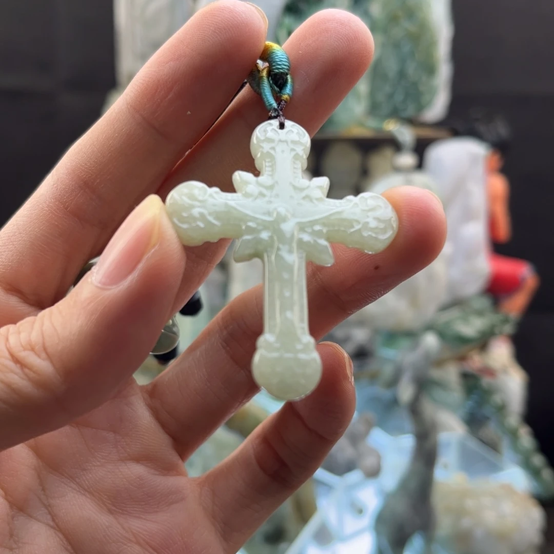 翡翠未镶嵌颈饰十字架