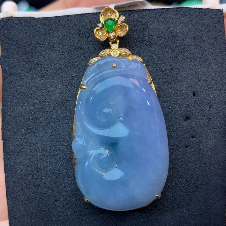 翡翠18K金镶嵌颈饰翡翠