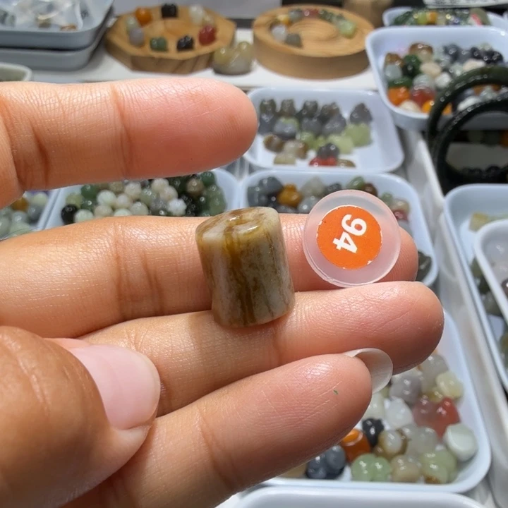 和田玉未镶嵌珠宝奇石
