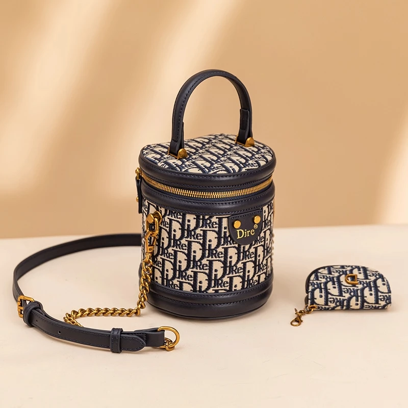 【香港品牌】2025新款圆筒包女士斜挎潮时尚手提单肩刺绣发财水桶包