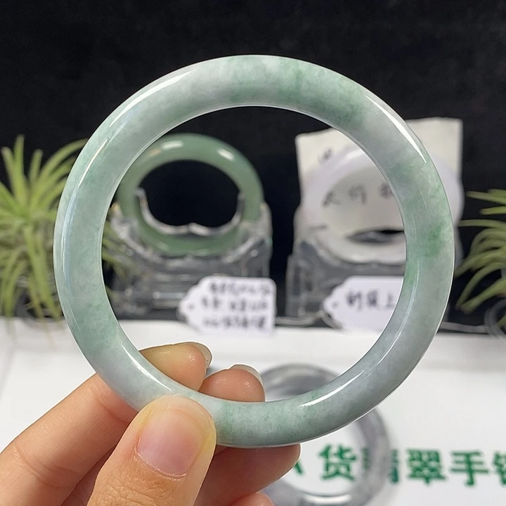 未镶嵌手镯翡翠18号。 59.3圈