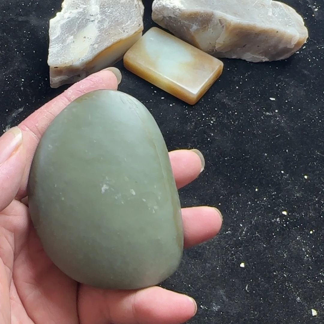 和田玉（糖玉）未镶嵌珠宝奇石