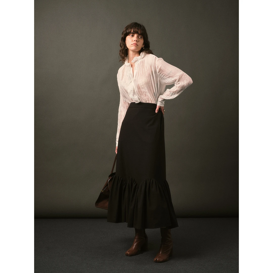 TOPCLOSET 随性优雅 法式弧形破缝设计小碎褶黑色大摆半裙7699