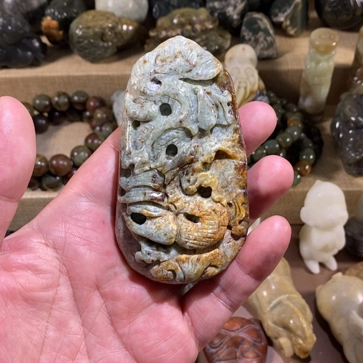 透闪石质玉未镶嵌挂件