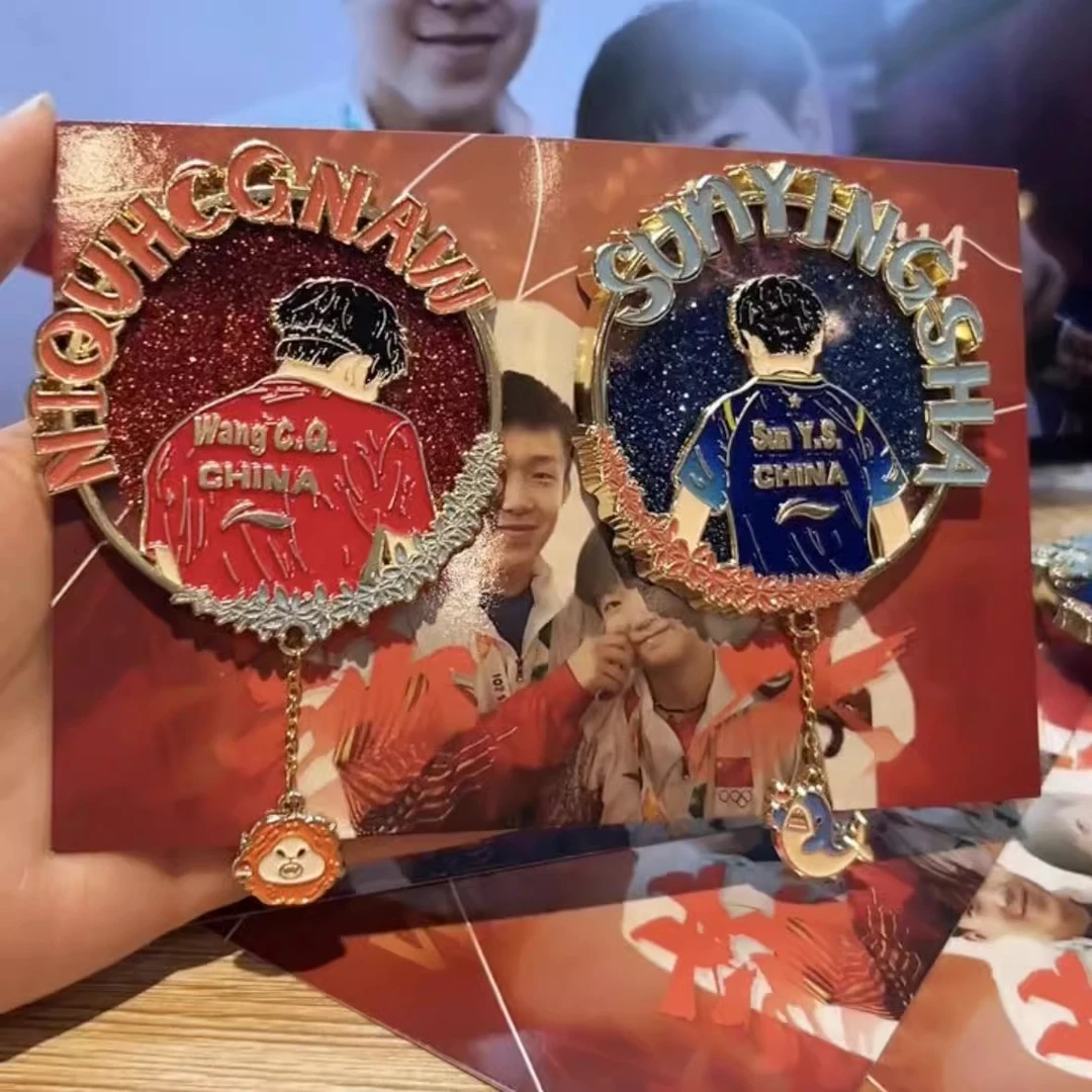 小红书同款莎头周边流沙金属徽章挂件高颜值小吊坠背包挂饰