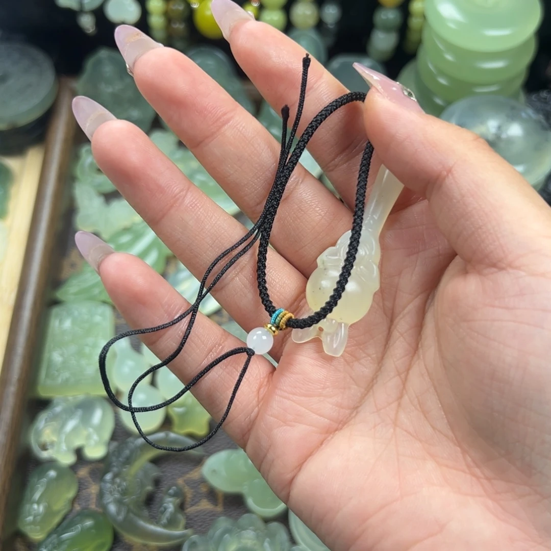 萌****未镶嵌蛇纹石玉颈饰绳