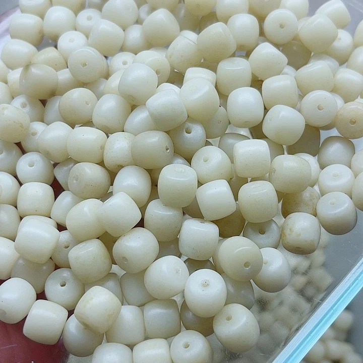 吊坠白玉菩提瑕疵11-10奶白直切120颗
