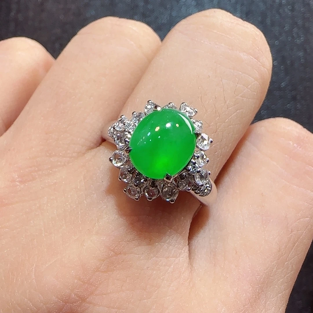 翡翠18K金镶嵌戒指蛋面