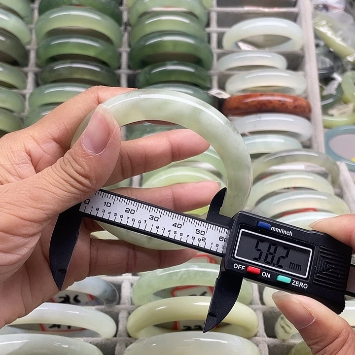 蛇纹石玉未镶嵌手镯229
