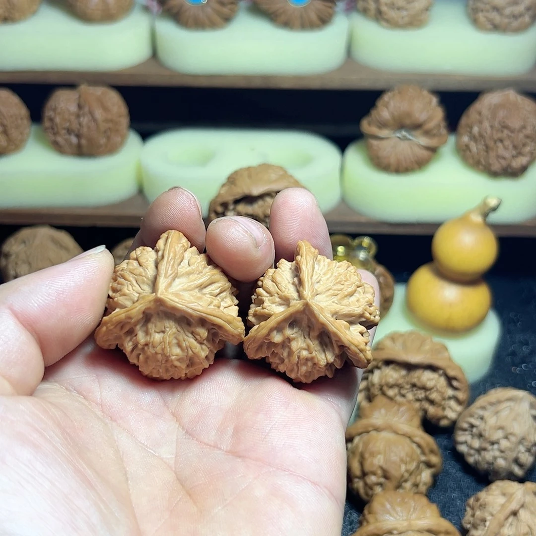 【闪购商品】文玩核桃吊坠李***.盘山三棱