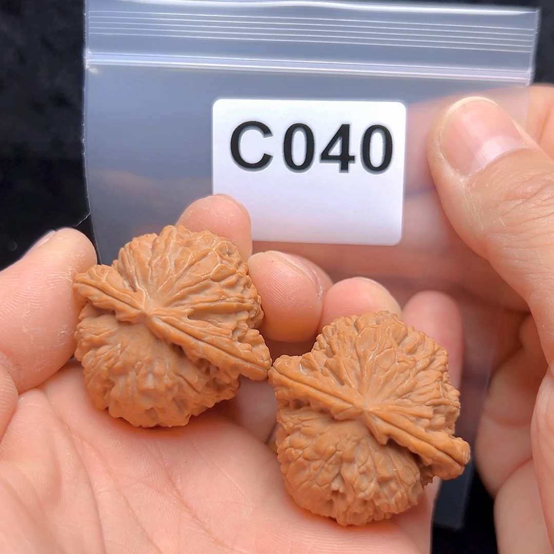 文玩核桃吊坠39白狮子