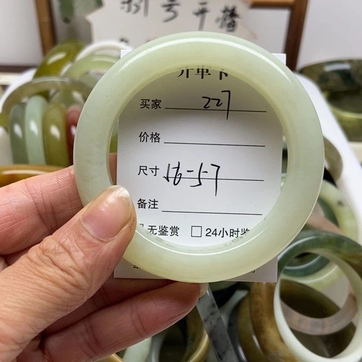 未镶嵌蛇纹石玉手镯