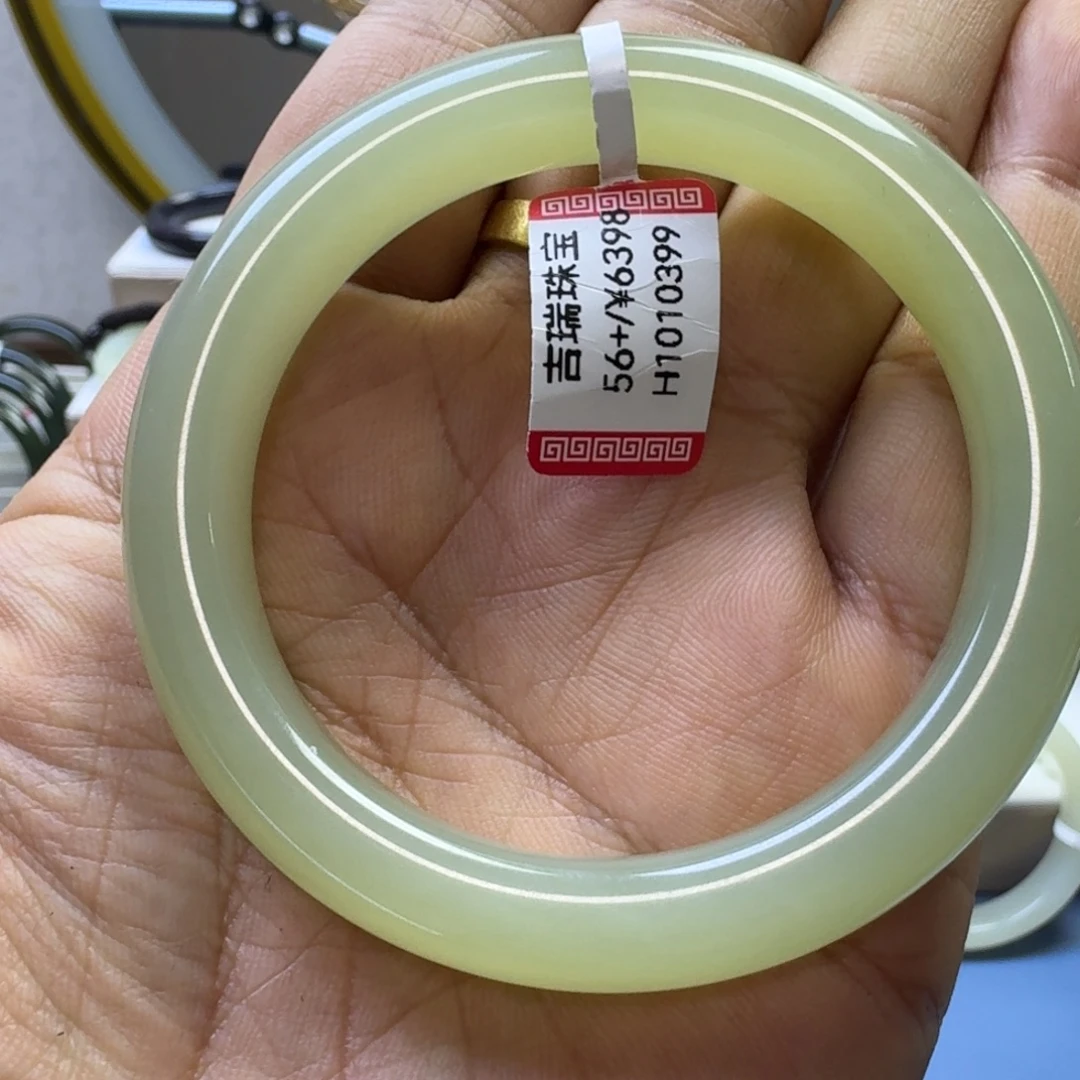 微***颜和田玉未镶嵌手镯