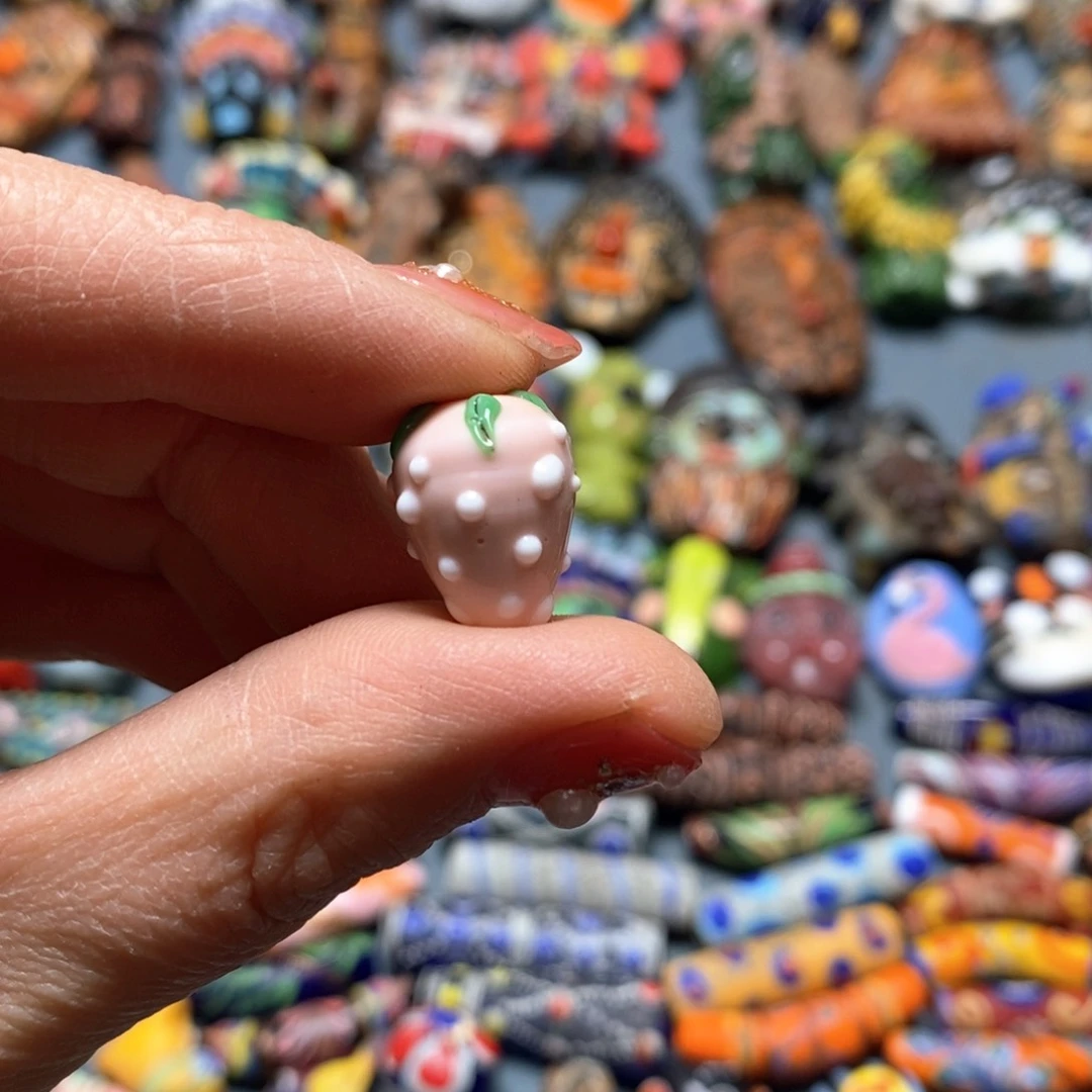 琉璃颈饰印度尼西亚草莓