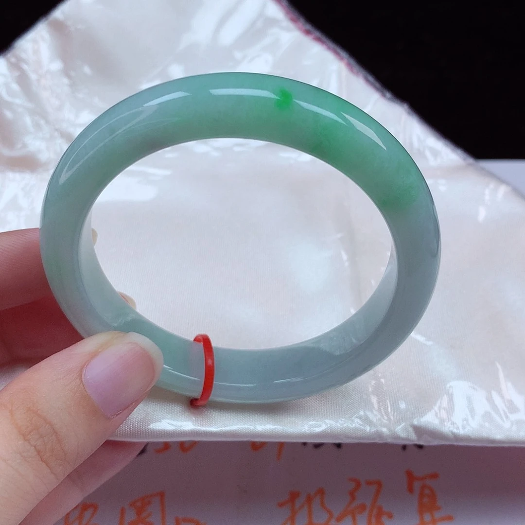 翡翠手镯未镶嵌天然