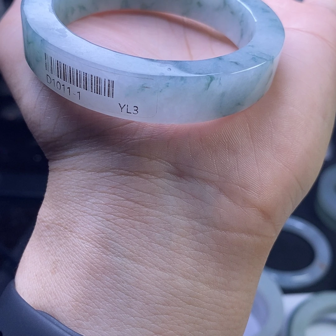 M***…未镶嵌毛胚定制翡翠发一个