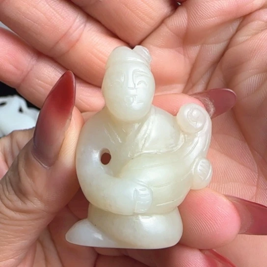 颈饰未镶嵌和田玉（糖玉）