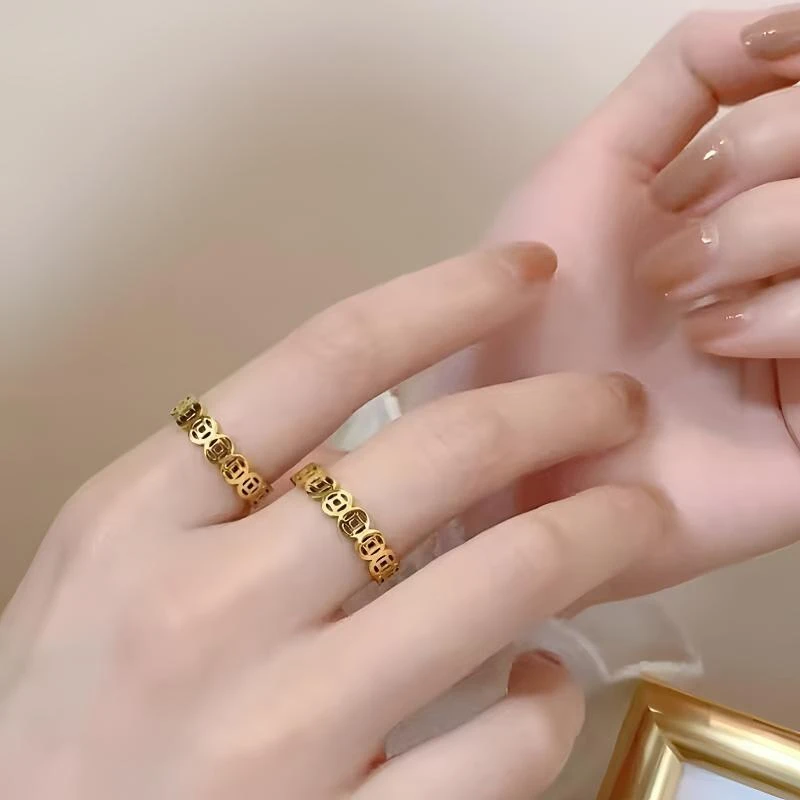 钛钢戒指 金色铜钱不掉色新年男女款戒指轻奢小众设计感饰品情侣