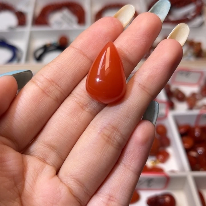 南红玛瑙未镶嵌颈饰樱桃红水滴吊坠