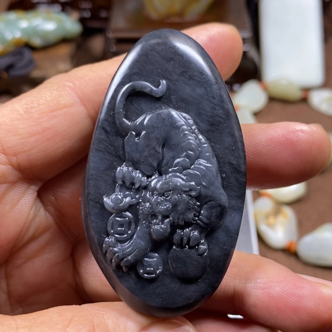 和田玉未镶嵌把件