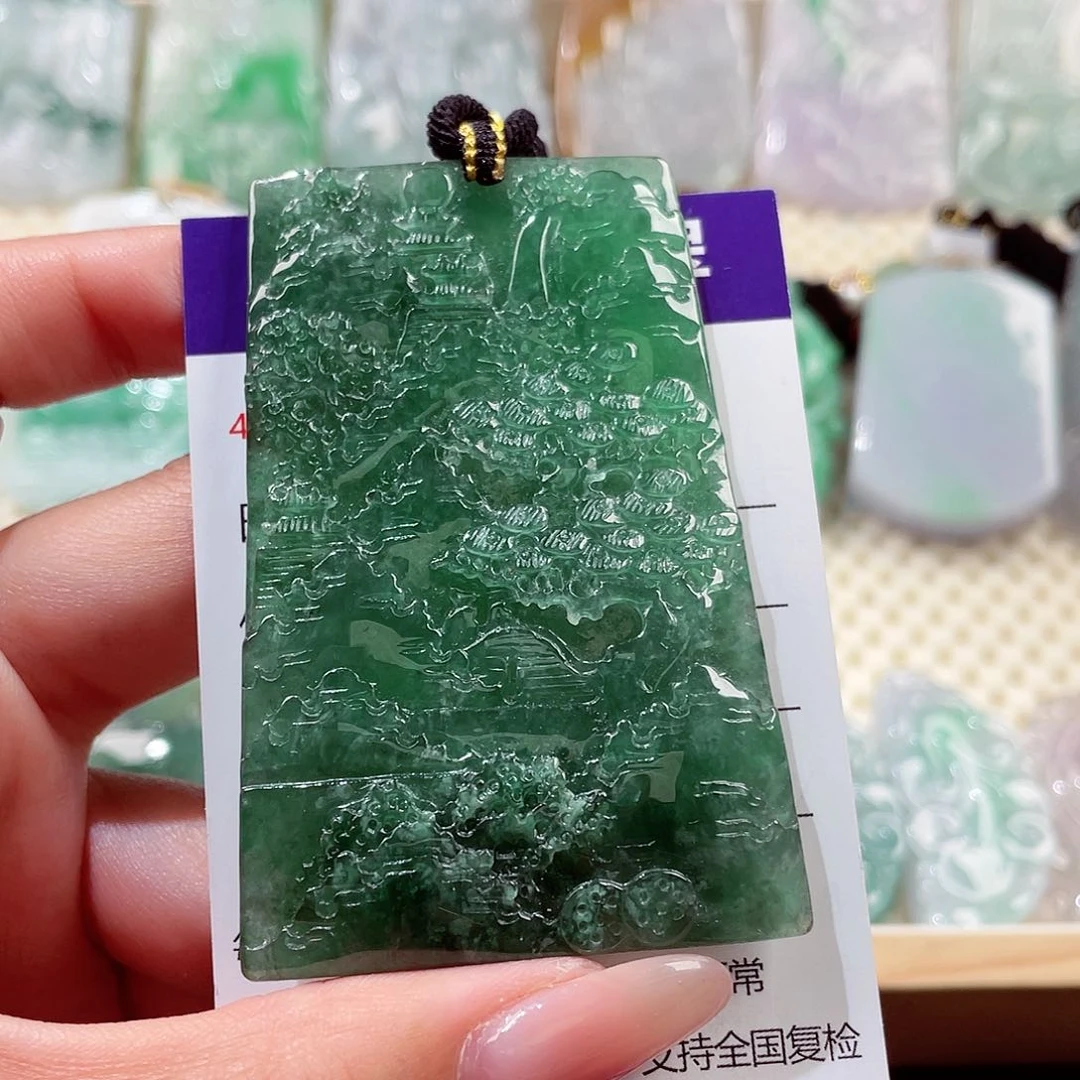 翡翠未镶嵌颈饰山水