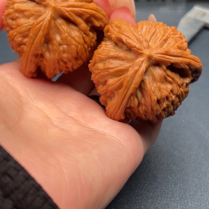 石***授吊坠文玩核桃白狮子