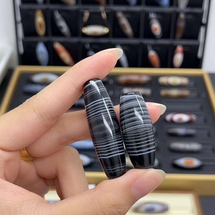 路***半玛瑙/玉髓未镶嵌珠宝半成品