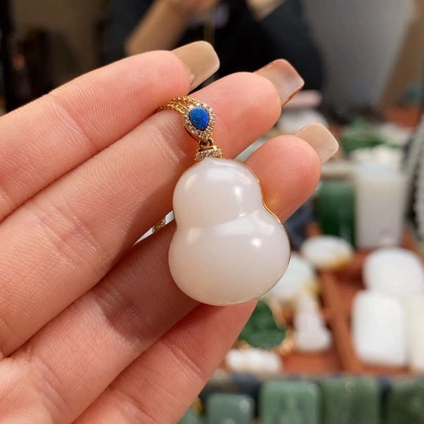 【闪购商品】吊坠(赠链)18K金镶嵌和田玉