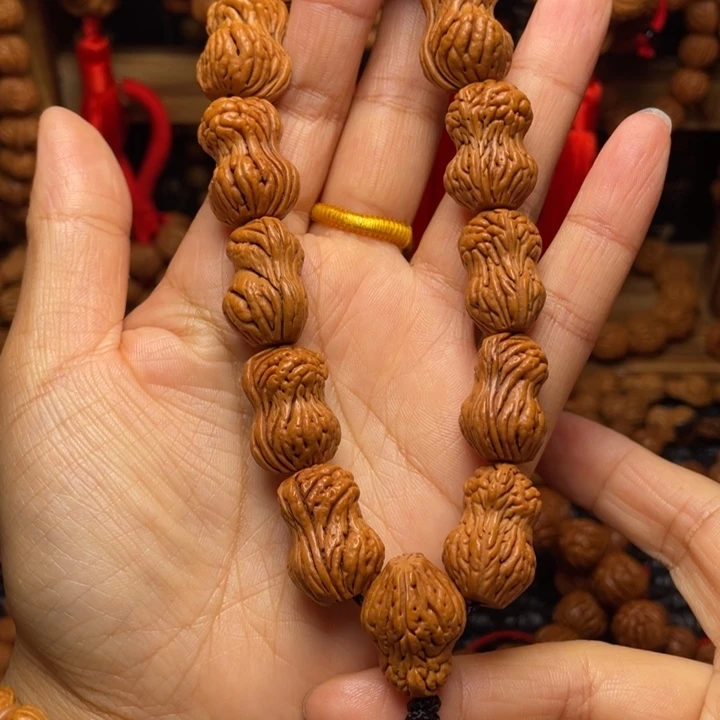 木质类龙纹桃枭挂件