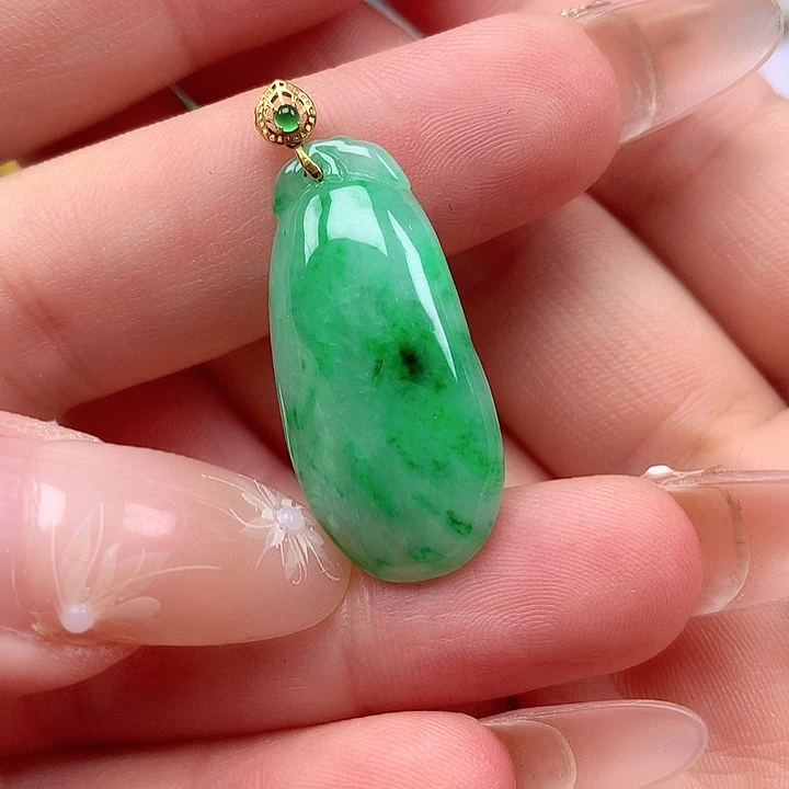 翡翠18K金镶嵌颈饰翡翠