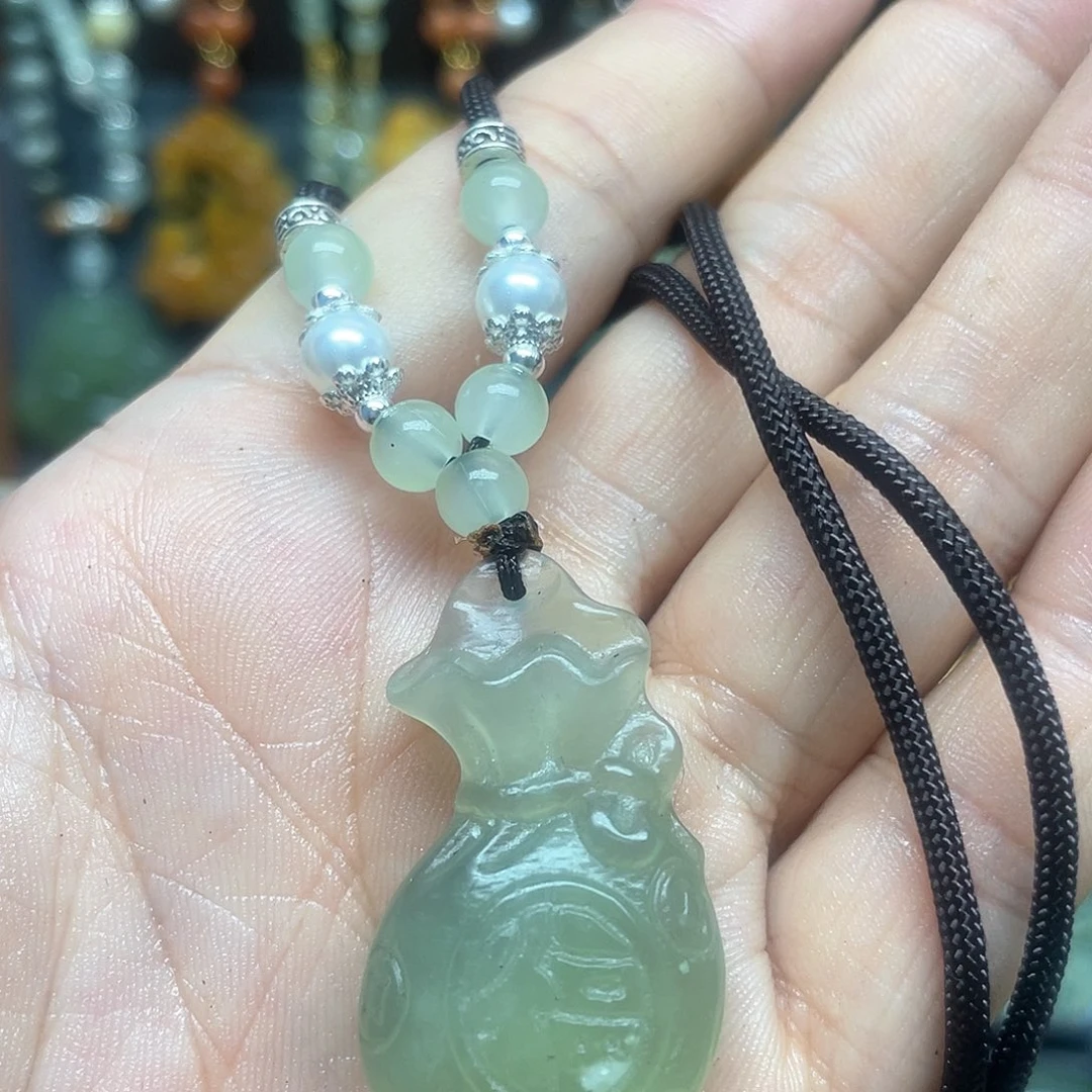 未镶嵌蛇纹石玉颈饰