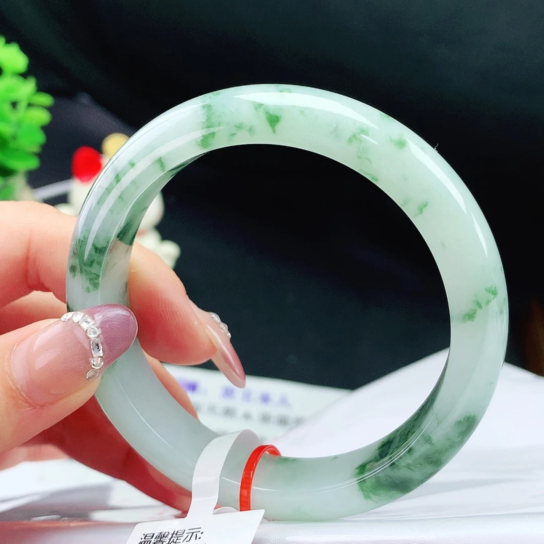 翡翠手镯未镶嵌57圈