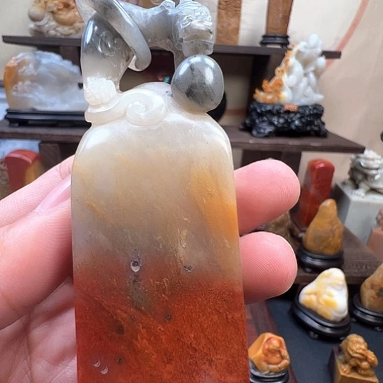 石材寿山巧色鸡母窝石