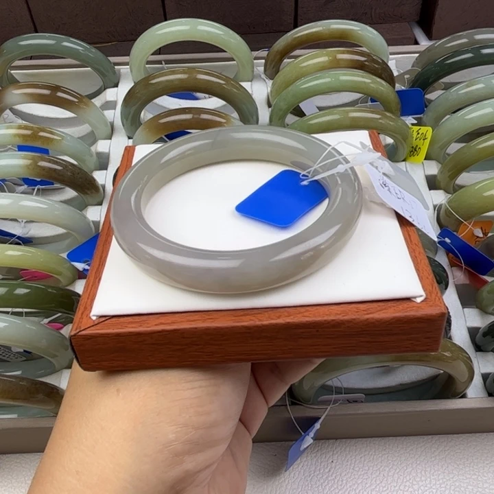 未镶嵌手镯和田玉七月